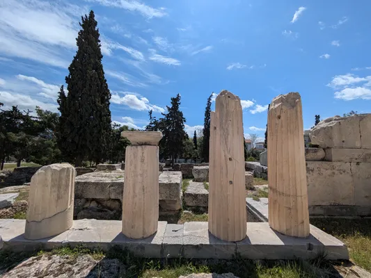 four pillars each of different lengths because they have broken off over the millennia